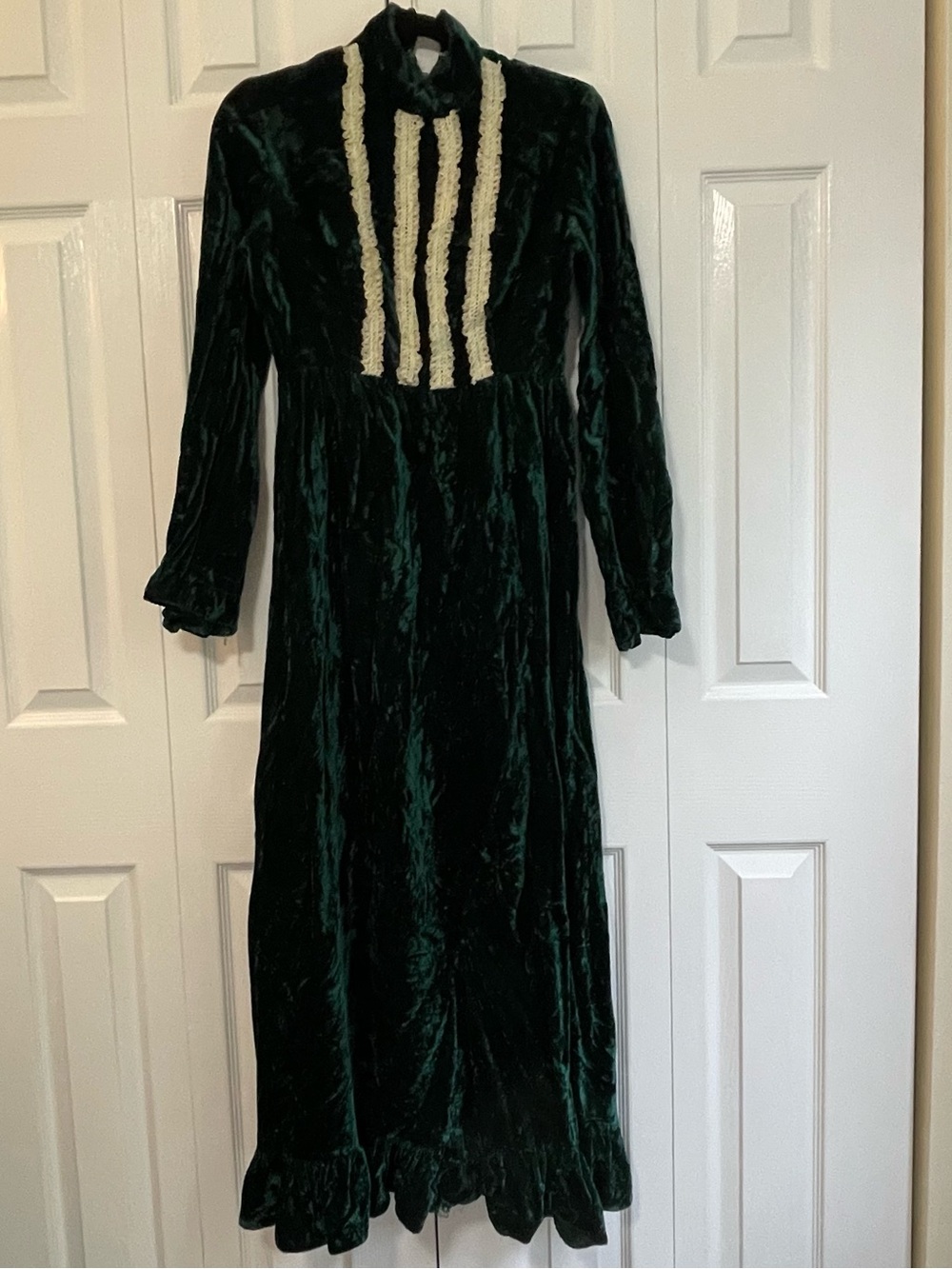 Women's Dark Green Velvet Long Sleeve Ruffle Dress Victorian Vampire Costume